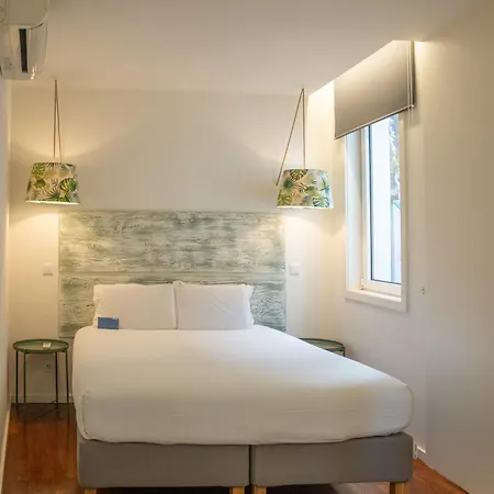 Riverside Rooftop Apartment *